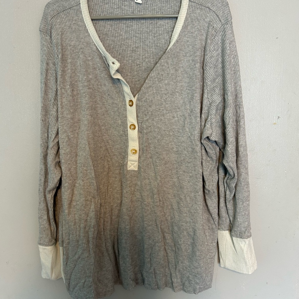 Maurices Gray Ribbed Henley Top with Cream Placket & Cuffs